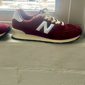 I’m selling  New balance 574 .

They are size 10.5

I’m asking for 50